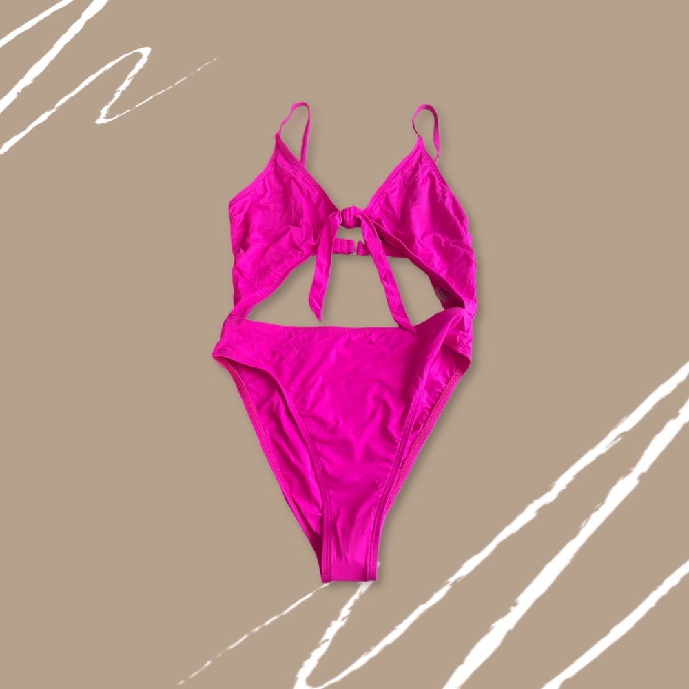 LuLu’s hot pink swimsuit